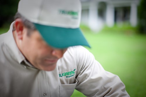 TruGreen specialist working