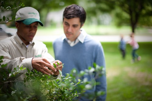 TruGreen specialist meeting with a customer